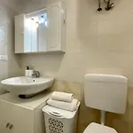Διαμέρισμα 150 Metri Dal Mare Bilocale Con Wi-fi In Centro. Loano