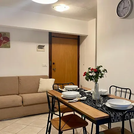150 Metri Dal Mare Bilocale Con Wi-fi In Centro. Apartment *